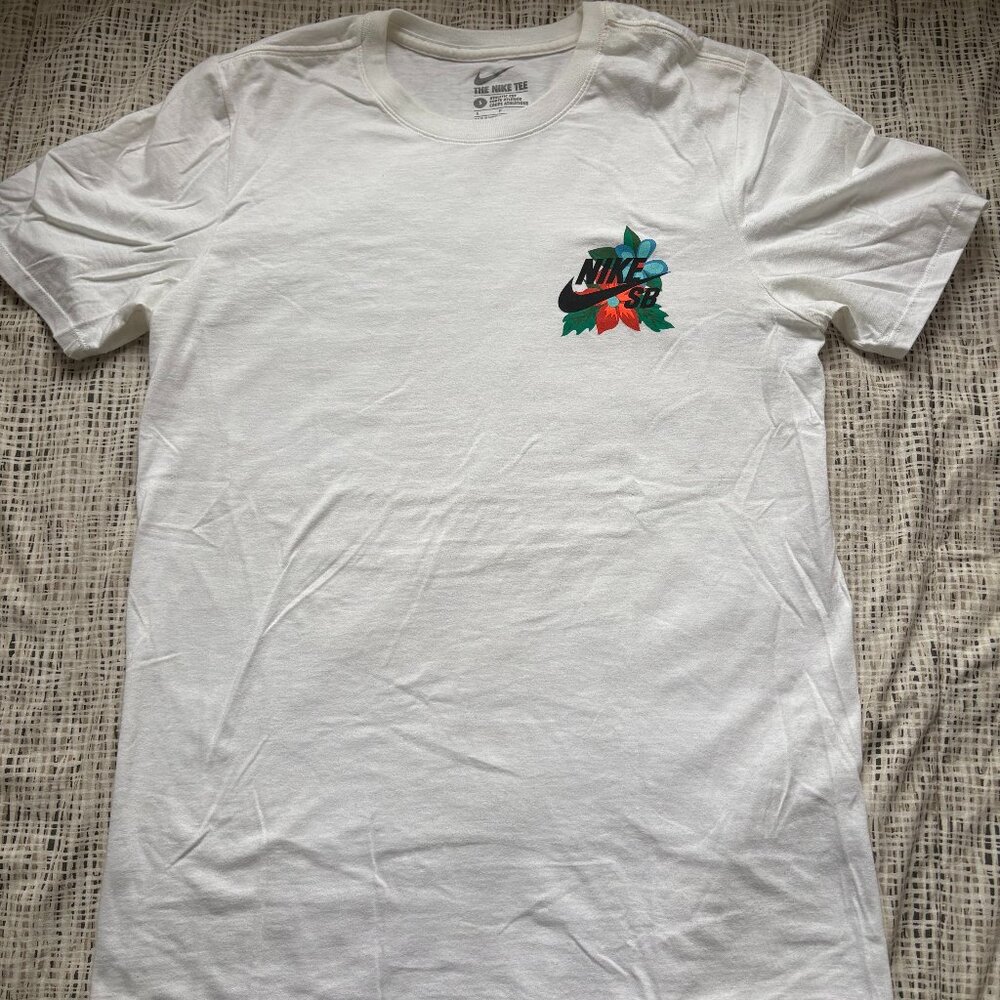 Nike SB Flower Pocket T-Shirt Men's Size: Small